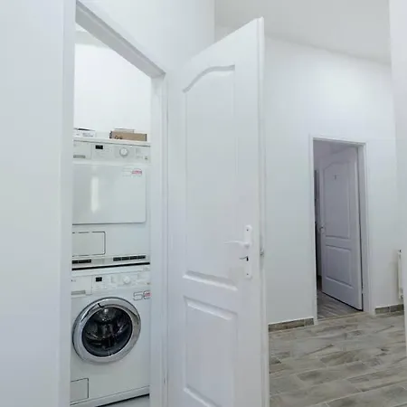 New A C With View Of The Synagogue Apartment Budapest
