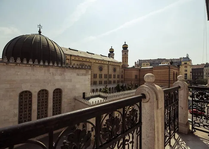 New A C With View Of The Synagogue Budapest