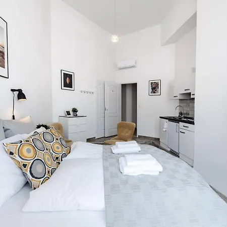 New A C With View Of The Synagogue * Boedapest