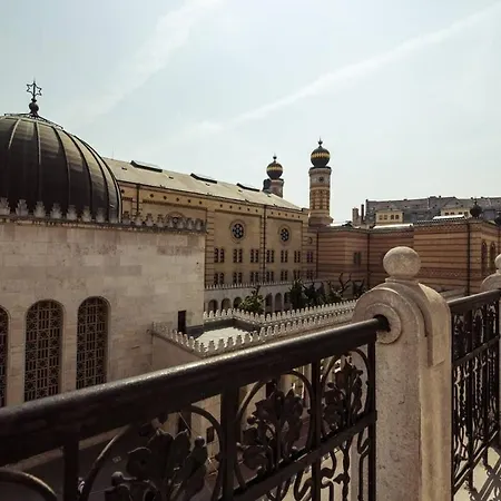 New A C With View Of The Synagogue Boedapest