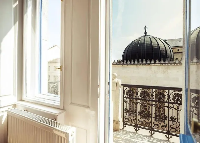 New A C With View Of The Synagogue Apartment Budapest